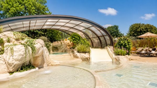 Optimiser votre séjour en camping en Vendée avec piscine couverte chauffée